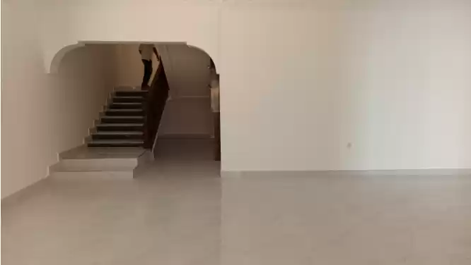Karışık kullanım Hazır Mülk 5 Yatak Odası U/F Müstakil Villa  kiralık içinde Al Sadd , Doha #7550 - 1  image 